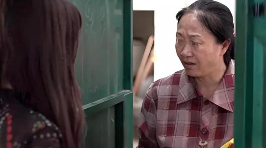女儿回应48岁妈怀孕,物流专线直达_123随叫随到