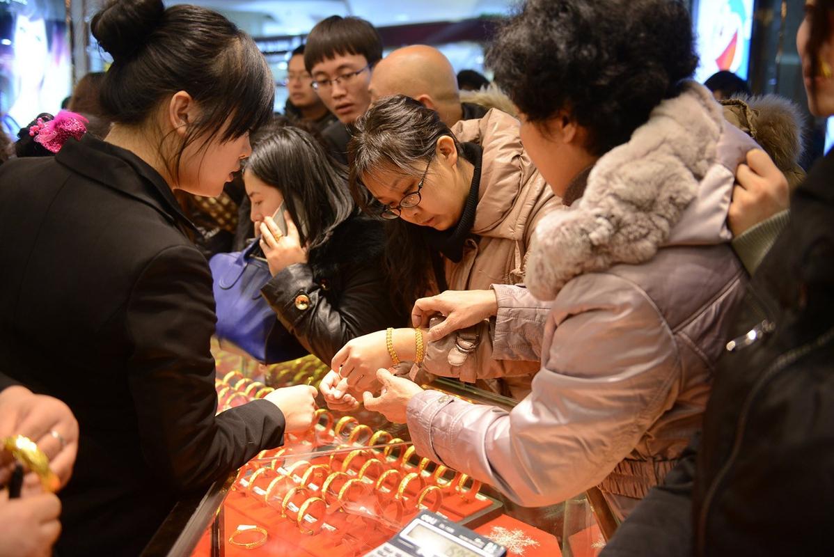 黄金跳水引爆抢购潮,快递单号查询_123随叫随到