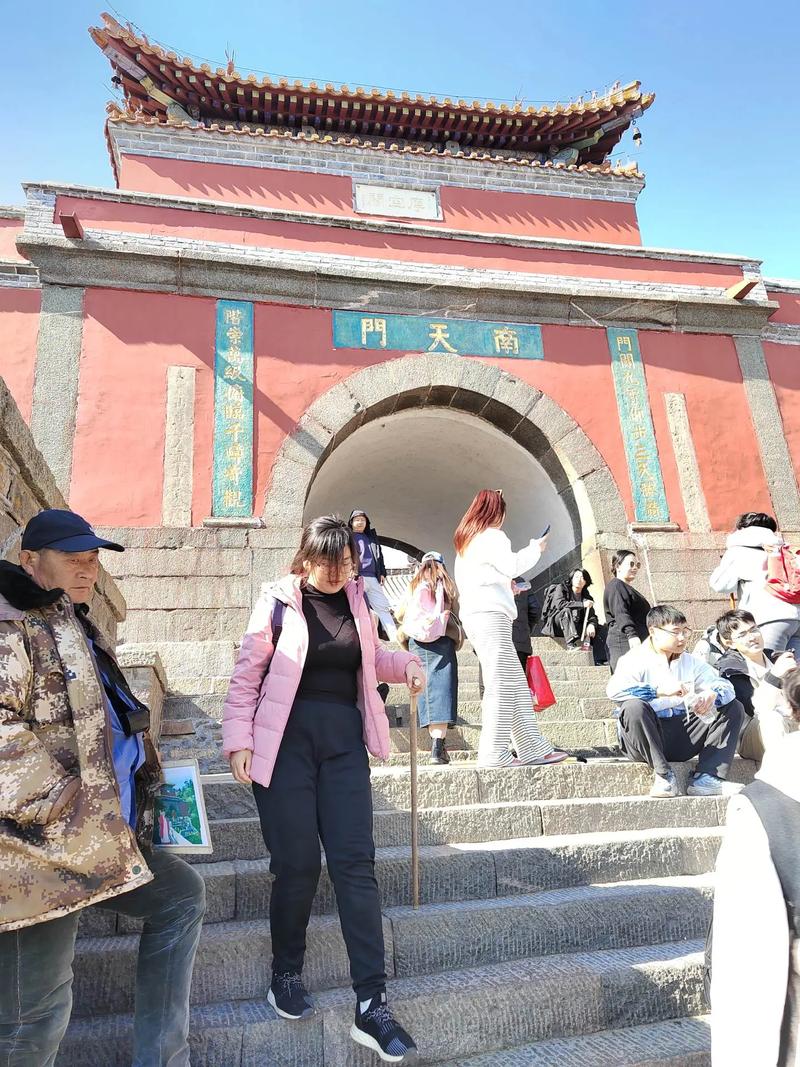 泰山陪爬月入5位数,上门取货_123随叫随到