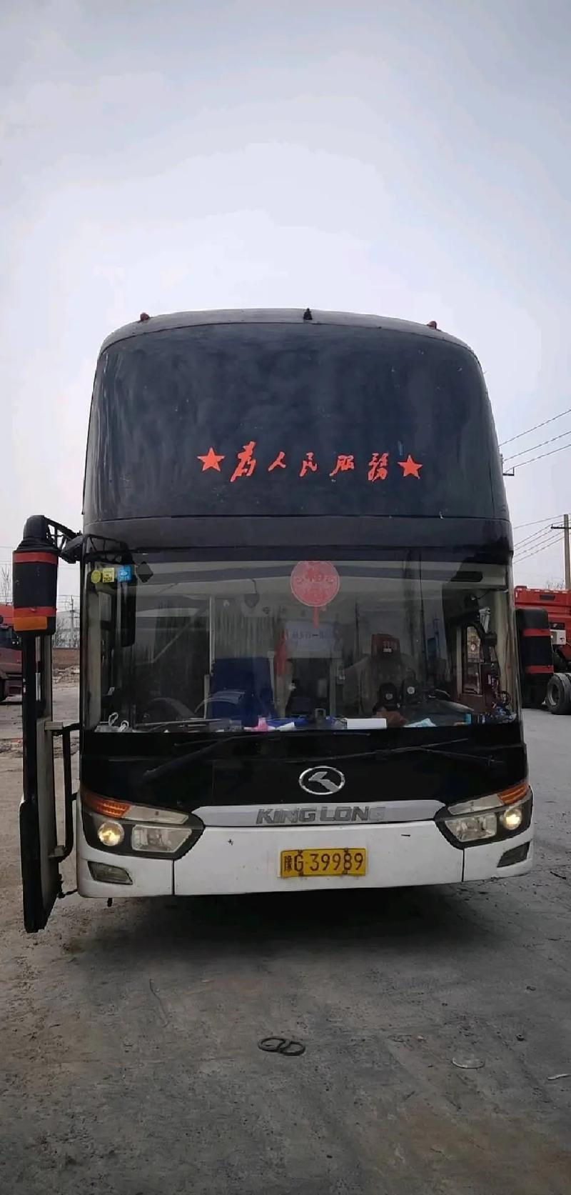 乘务员给小孩提供酒,天天发车准时送达_123随叫随到