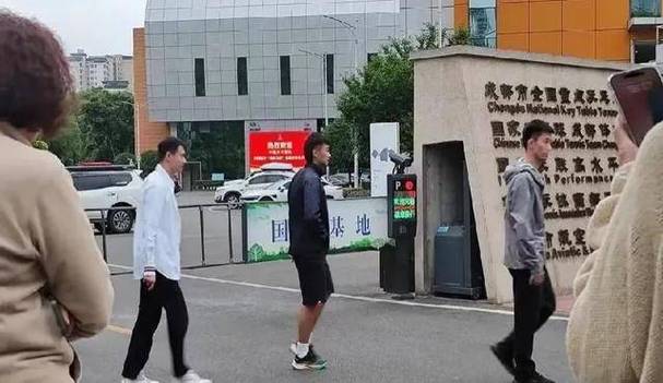 国乒全体启程赴多哈,上门取货_123随叫随到