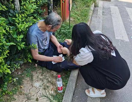 免费纸巾骗老人2亿,物流专线直达_123随叫随到