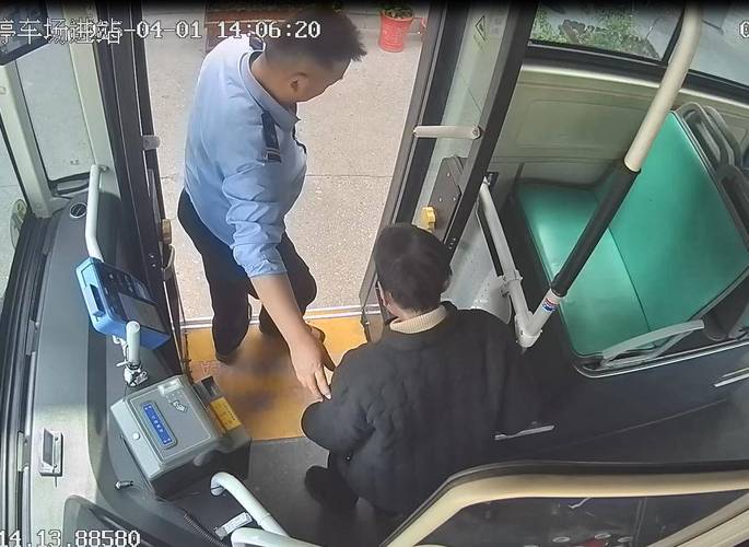 乘客攻击公交车司机,物流专线直达_123随叫随到
