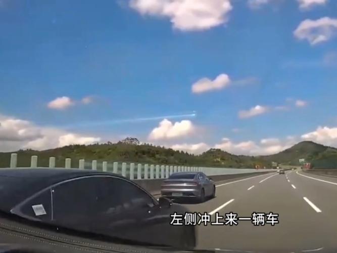 高速上演刀片超车,专业的一站式物流信息网_123随叫随到