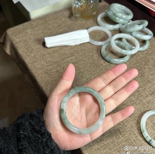 翡翠手镯弄丢只赔60,天天发车准时送达_123随叫随到