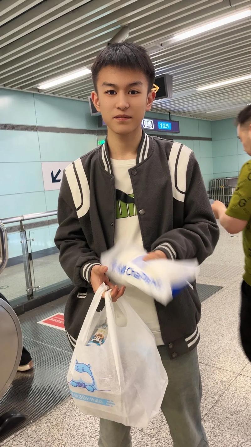 周华健儿子结婚,上门取货_123随叫随到