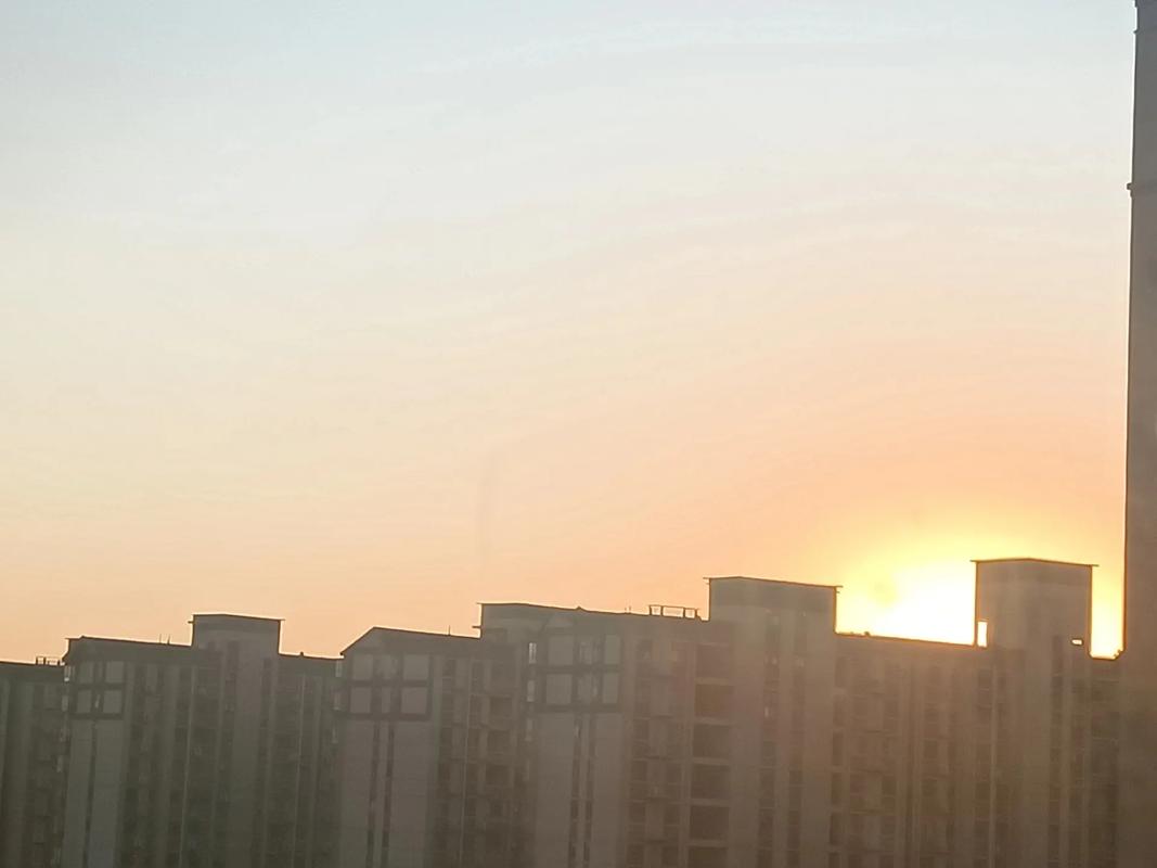 网友拍到哪吒2晚霞,快递单号查询_123随叫随到