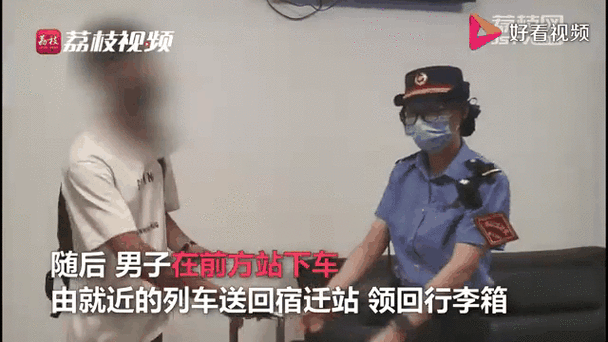 幼童高铁站台拍车门,天天发车准时送达_123随叫随到