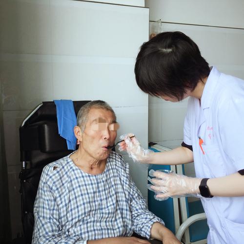 误吞勺子半年后发现,上门取货_123随叫随到