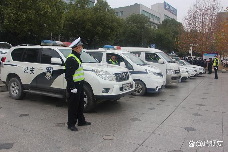 将私车改为白色警车,仓配一体,时效速达