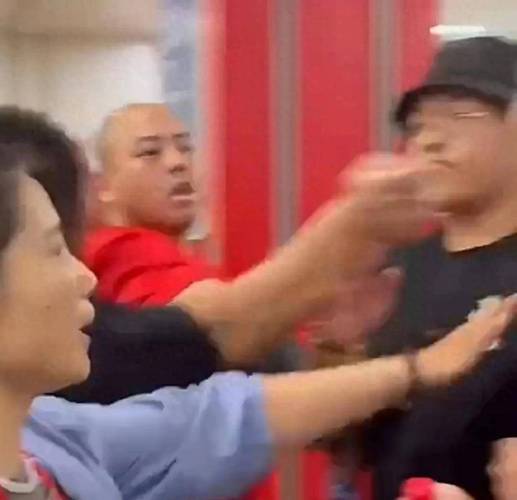 中国球迷遇袭致重伤,物流专线直达_123随叫随到