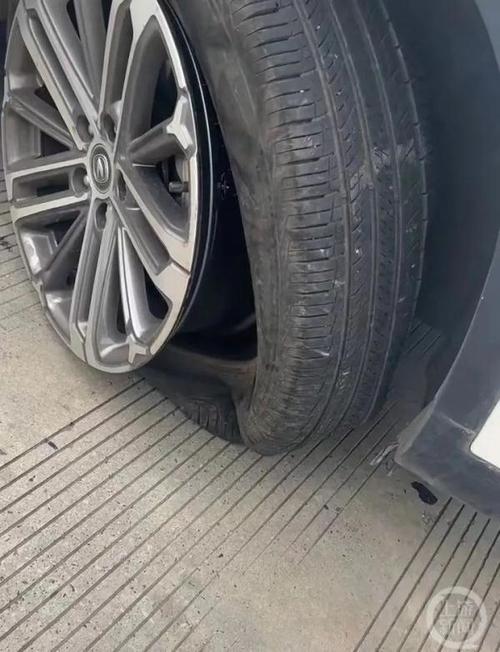 3车12胎被扎胎钉,快递单号查询_123随叫随到