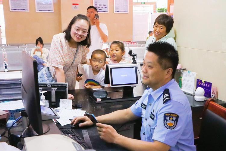 二代身份证换证高峰,天天发车准时送达_123随叫随到