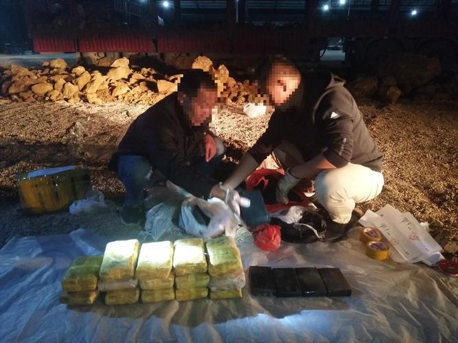 2老师自制毒品,让发货找车找物流更简单_123随叫随到