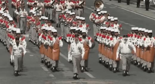 法国阅兵自己刀自己,上门取货_123随叫随到