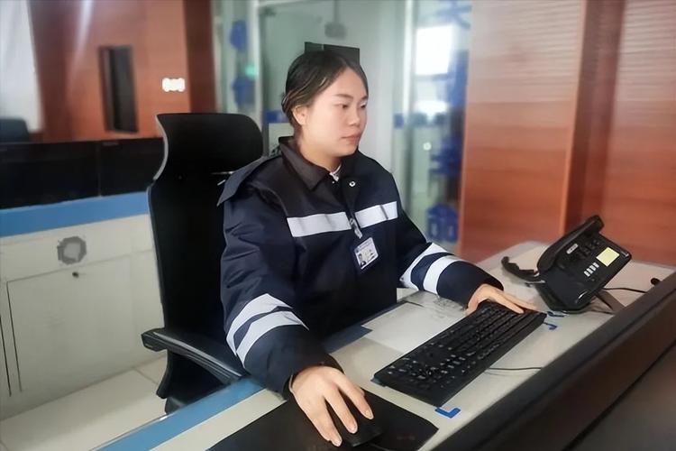 妈妈被娃抱摔倒,仓配一体,时效速达
