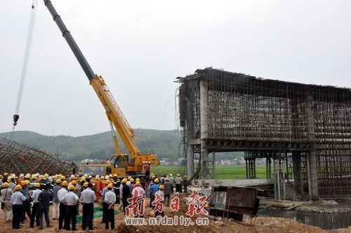 韩高速桥倒塌致4死,上门取货_123随叫随到